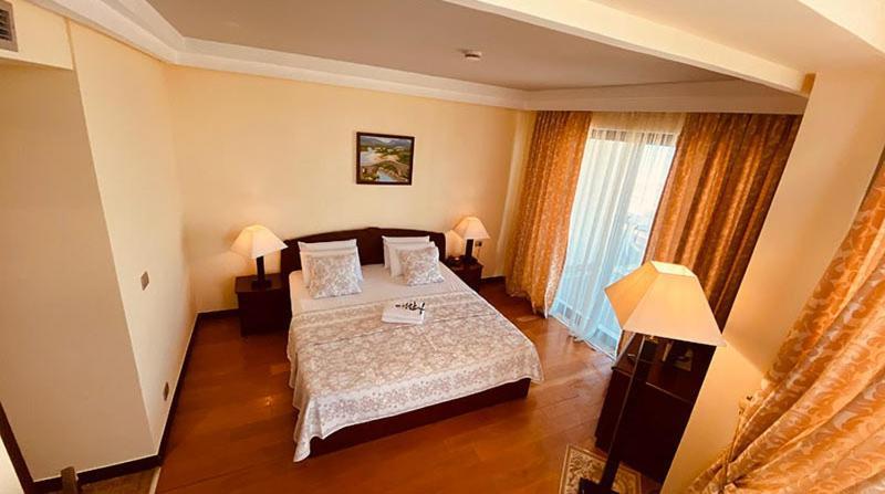 Vela Hotel Restaurant โกเลม ภายนอก รูปภาพ