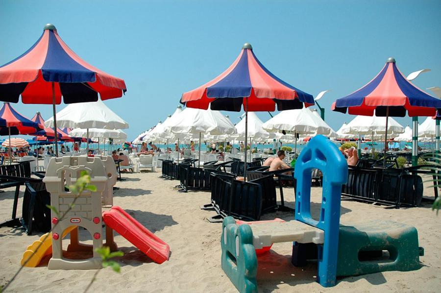 Vela Hotel Restaurant โกเลม ภายนอก รูปภาพ